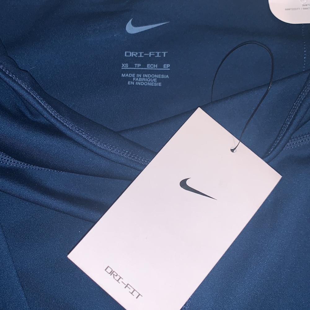 NIKE DRI-FIT BRAND NEW WITH TAGS SIZE XS MID RISE COMPRESSION SHORTS - Picture 6 of 7